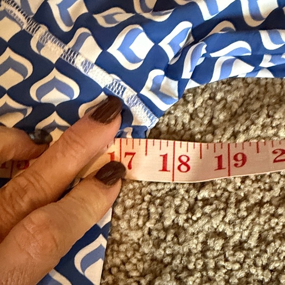 J McLaughlin size medium, long sleeve rash guard top - Picture 4 of 6